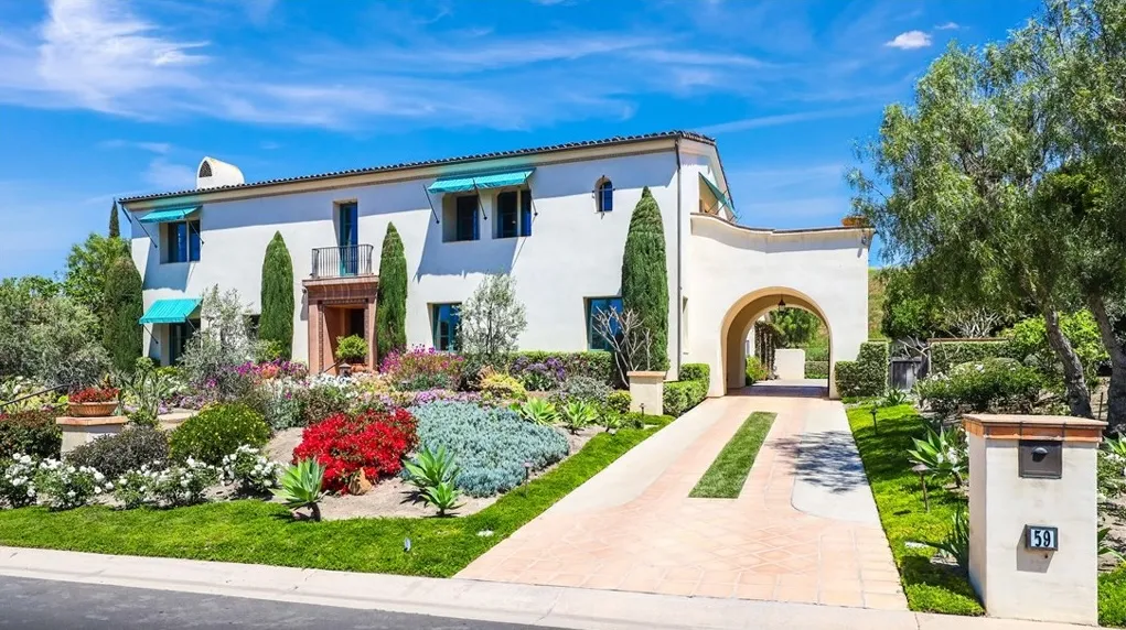 Estate front yard entry landscape