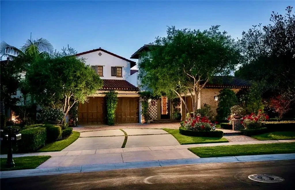 Crystal Cove front yard entry