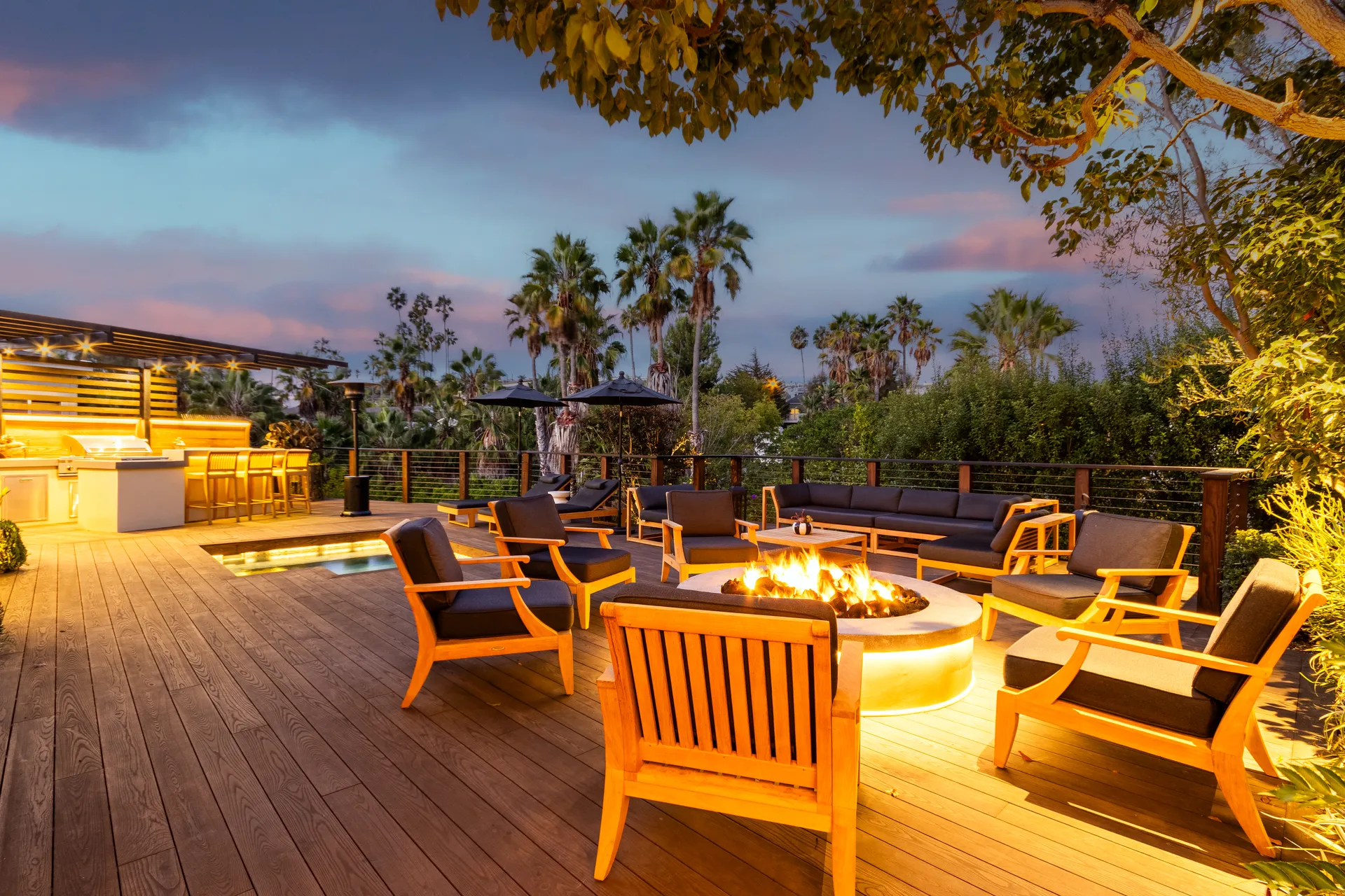 Outdoor living landscape lighting