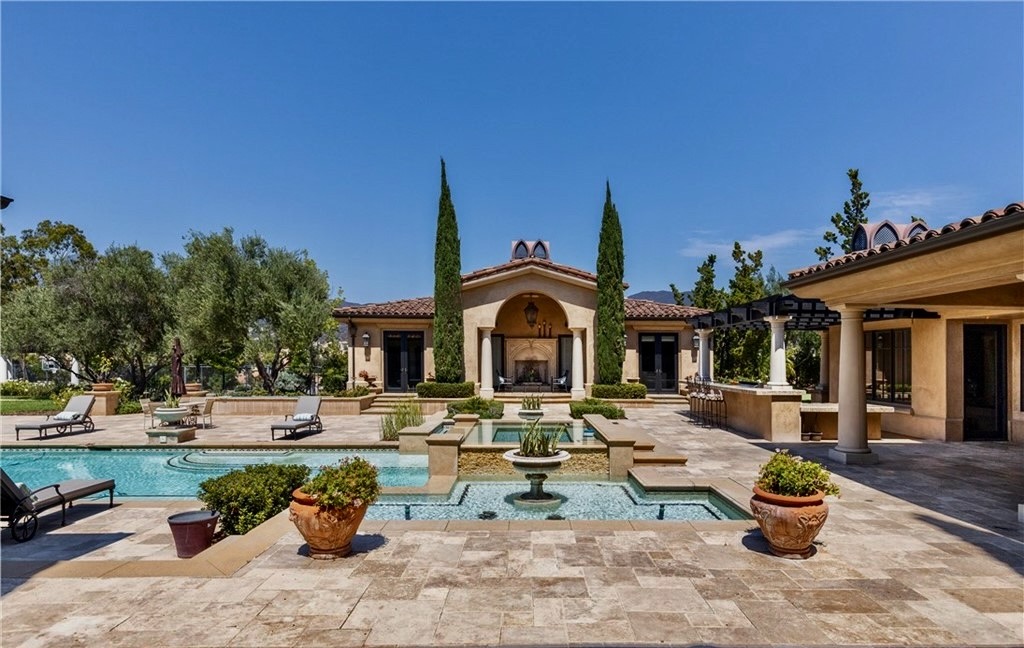 Villa Violeta estate overview