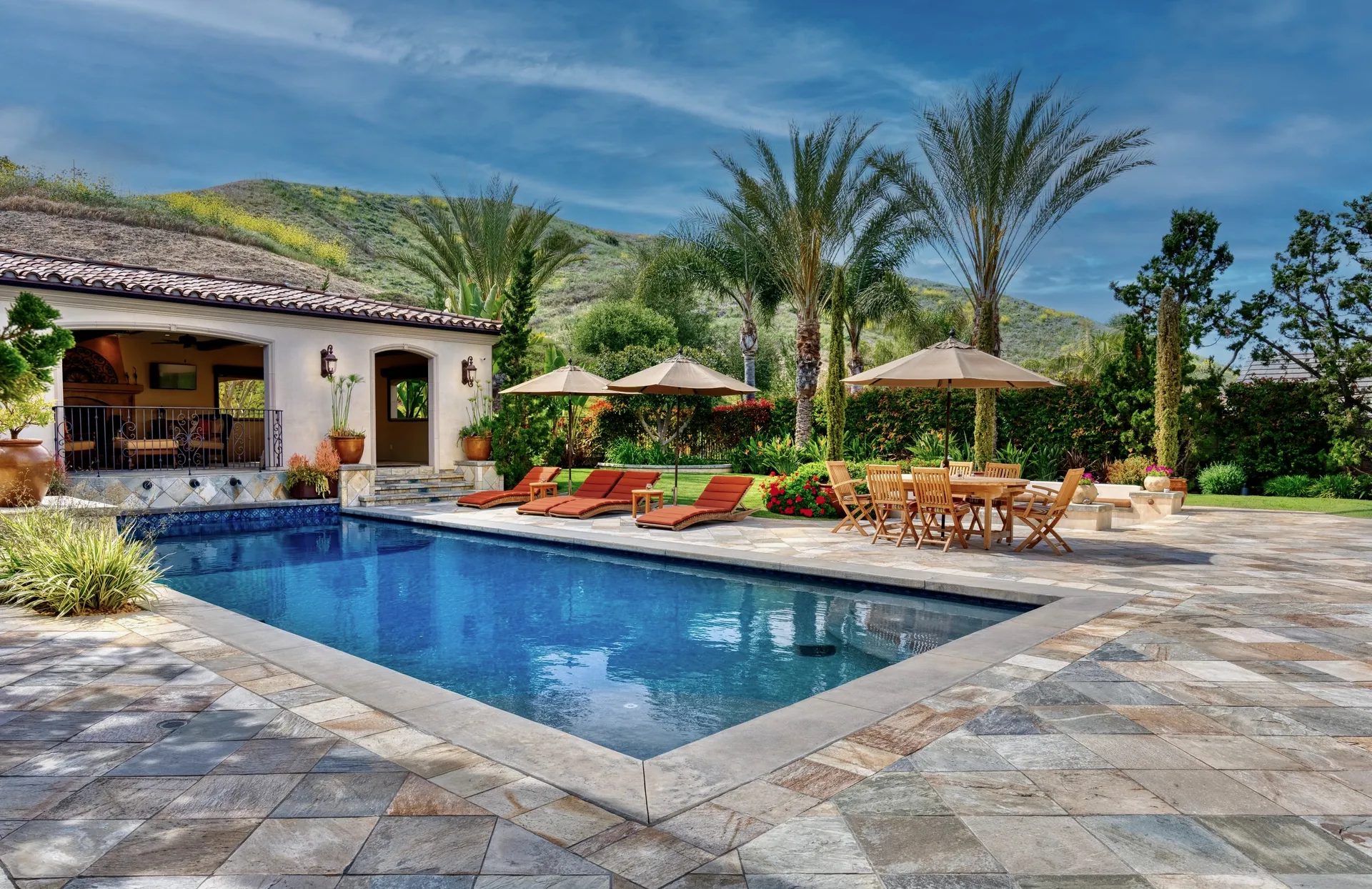 Coastal contemporary landscape in Laguna Beach